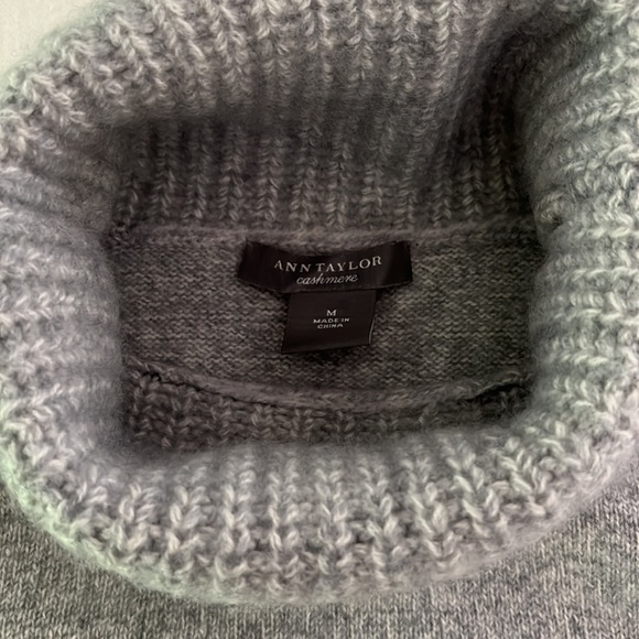 Ann Taylor Gray-Marled Cashmere Turtleneck Sweater, M, Excellent Condition. - Picture 6 of 10